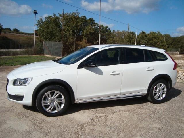 Volvo V60 Cross Country D3 Geartronic Summum