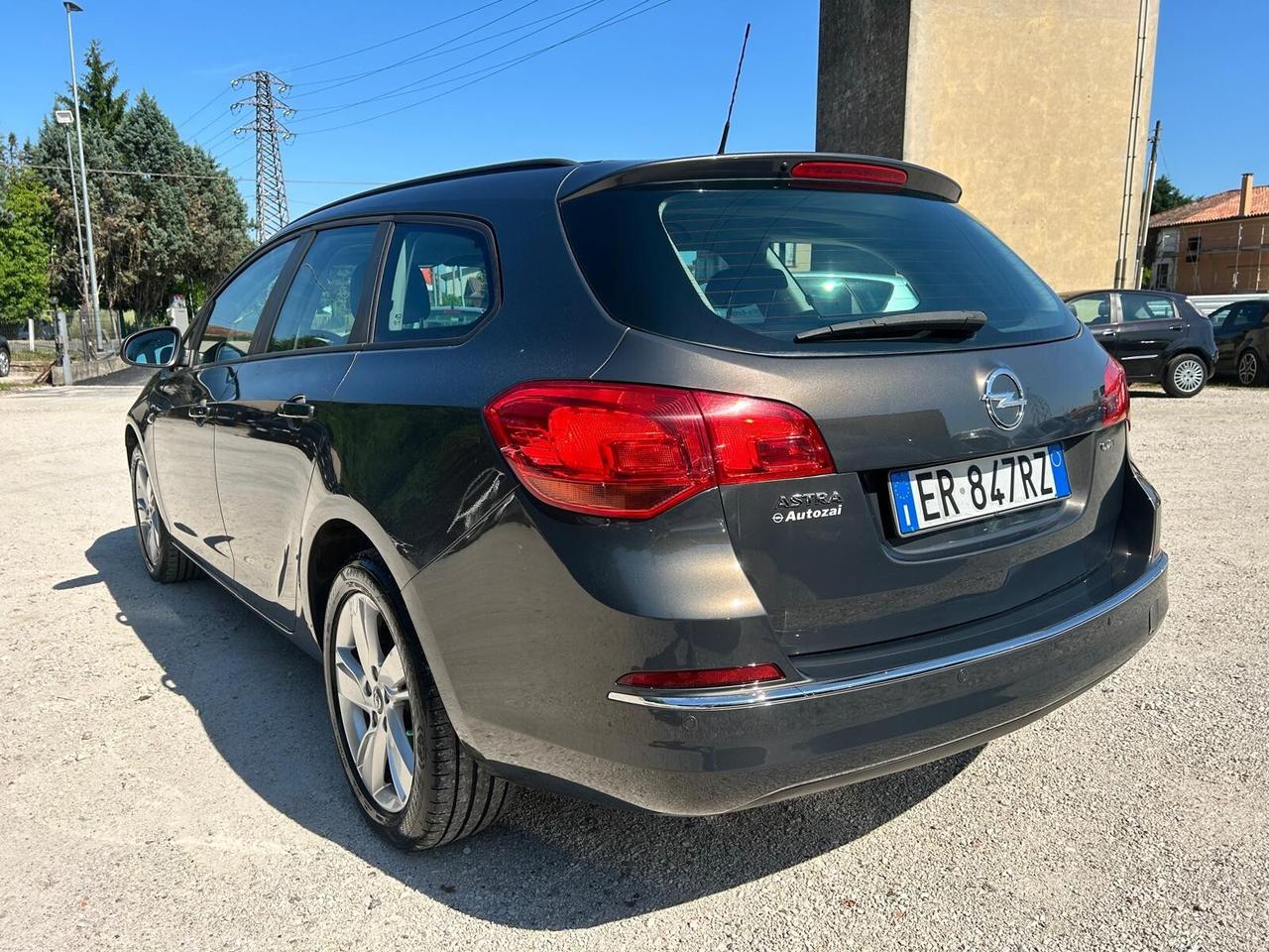 OPEL ASTRA 1.7CDTI 110CV COSMO UNICO TOP NEOPAT.