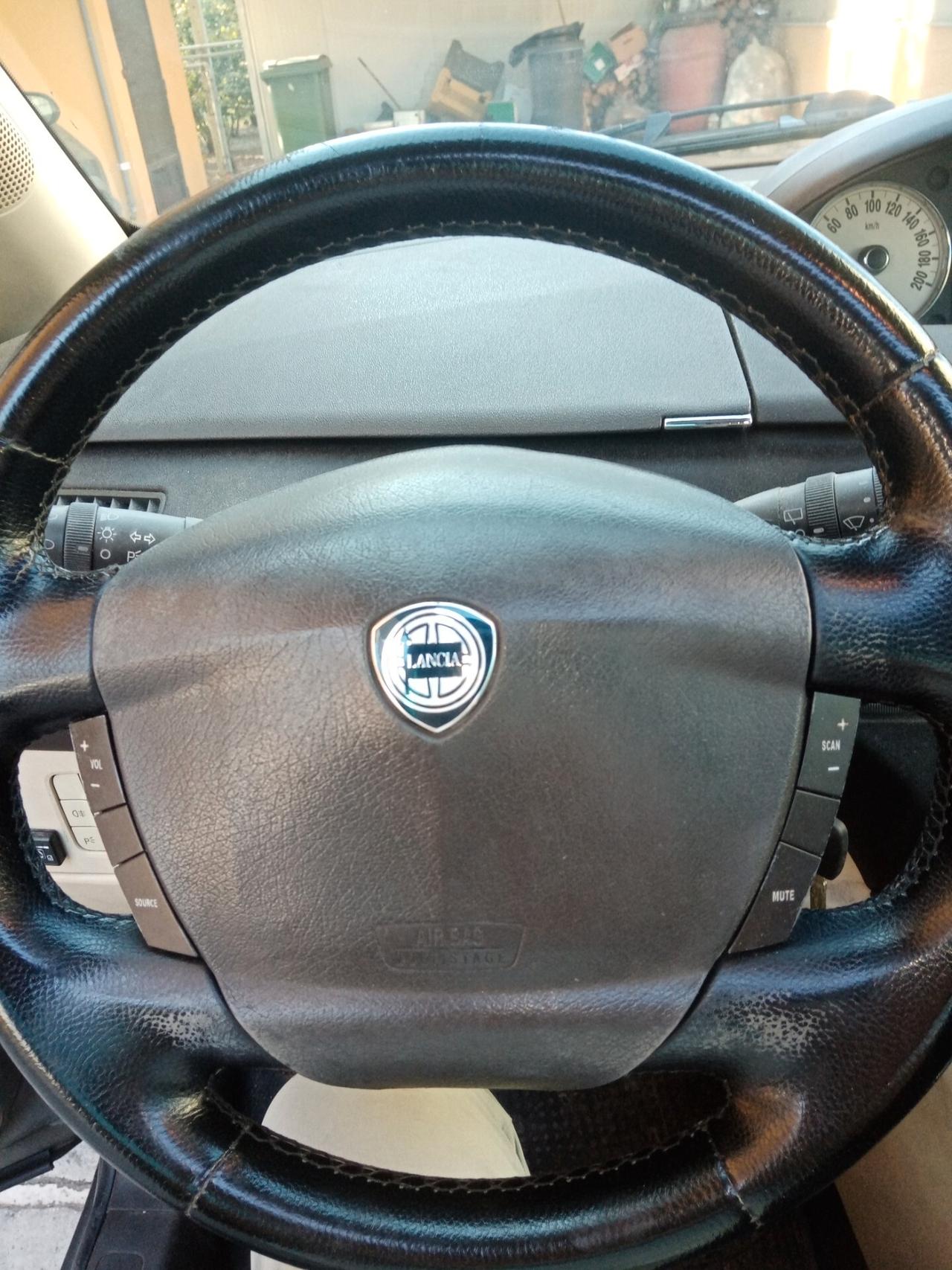 Lancia MUSA 1.4 16V Platino testata da rifare