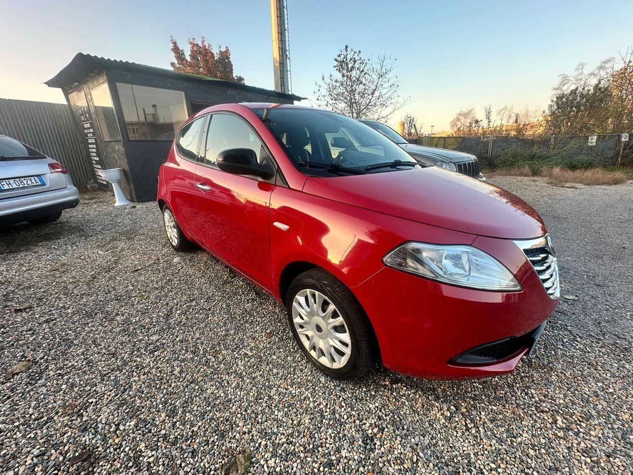 Lancia Ypsilon 0.9 TwinAir 85 CV 5 porte S&S Platinum