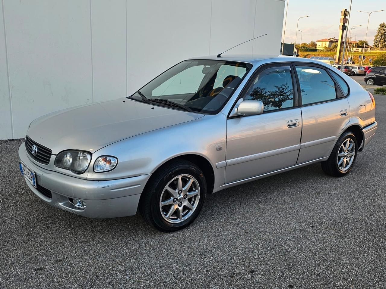 Toyota Corolla 1.6 benzina