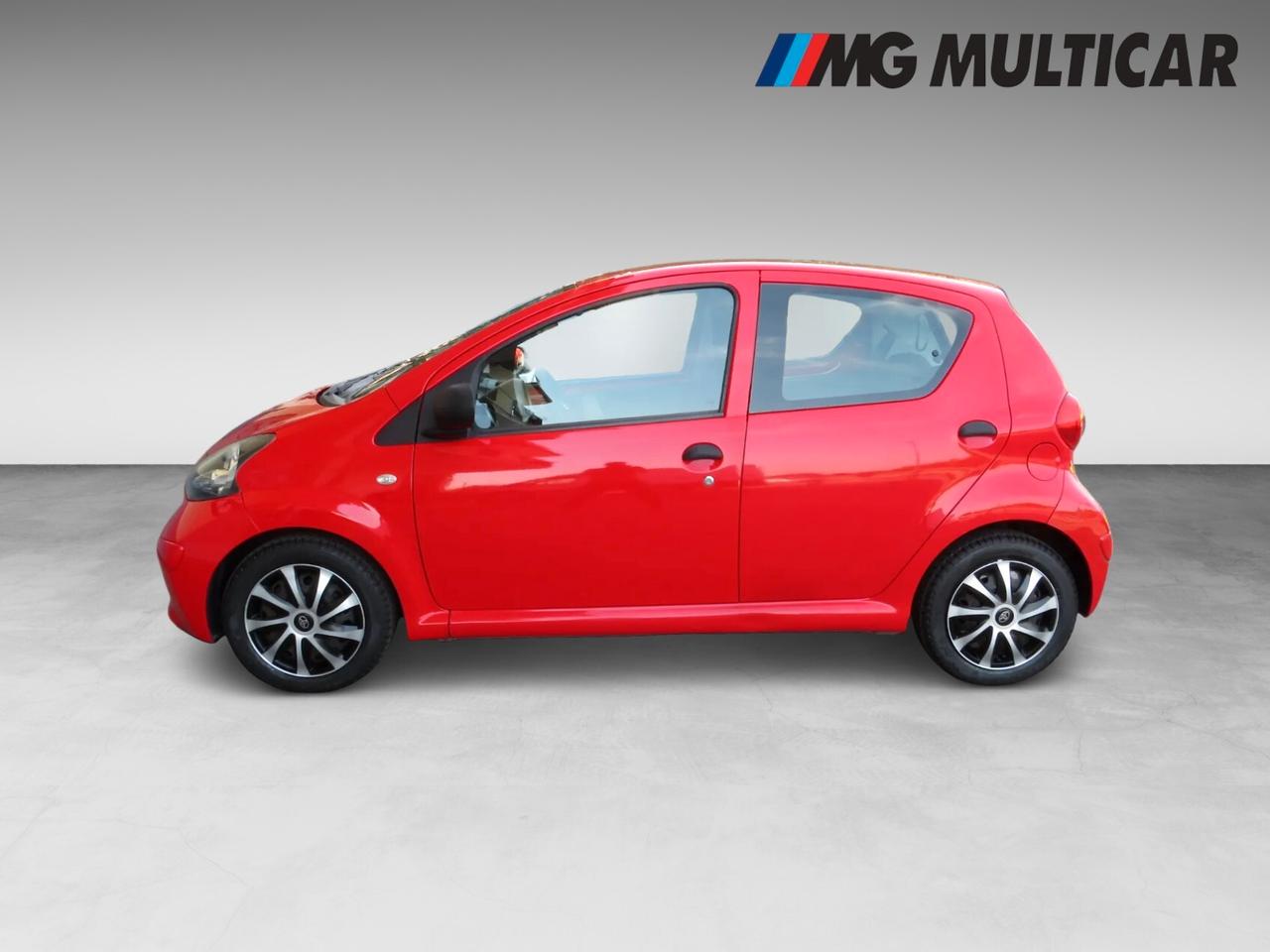 Toyota Aygo 5p 1.0 Now. km 106.000. frizione e gomme nuove.