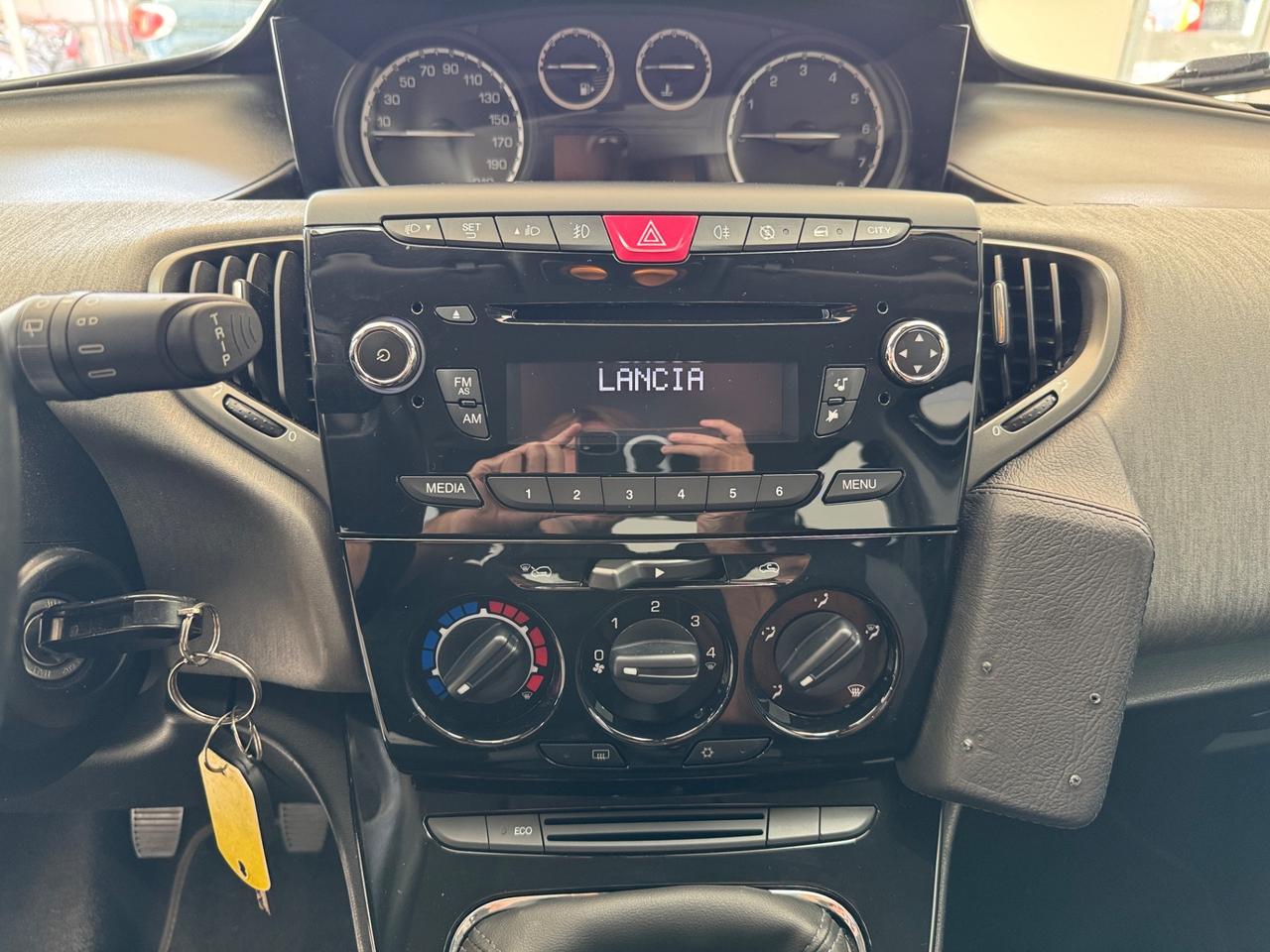 Lancia Ypsilon 0.9 TwinAir 85 CV 5 porte S&S Silver