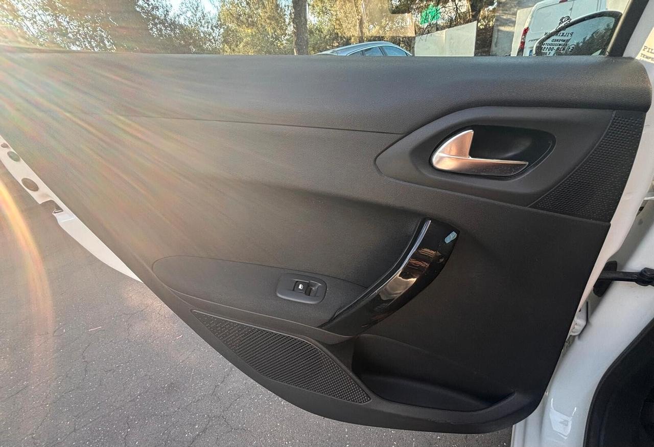 Peugeot 208 1.4 HDi 68 CV 5 porte Allure