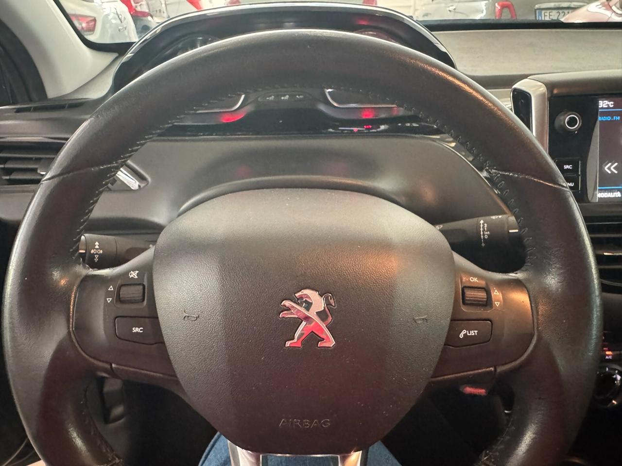 Peugeot 208 PureTech 82 5 porte Allure