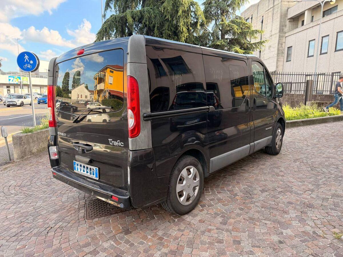Renault TRAFIC PASSENGER 2.0 D 9 POSTI