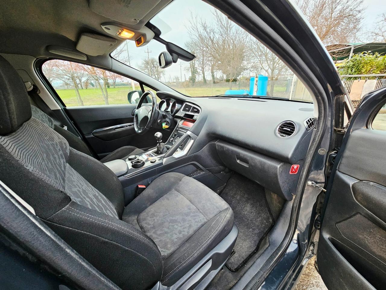 Peugeot 3008 1.6 e-HDi 112CV cambio robotizzato S.&S. Business