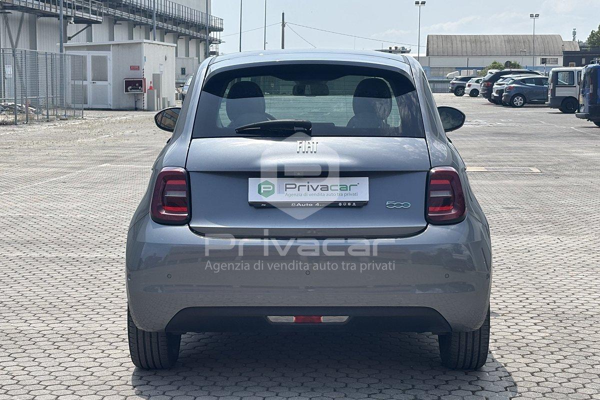 FIAT 500e Berlina 42 kWh La Prima