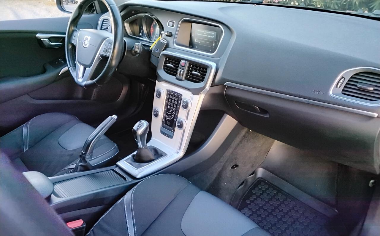 Volvo V40 D2 1.6 R-design Kinetic