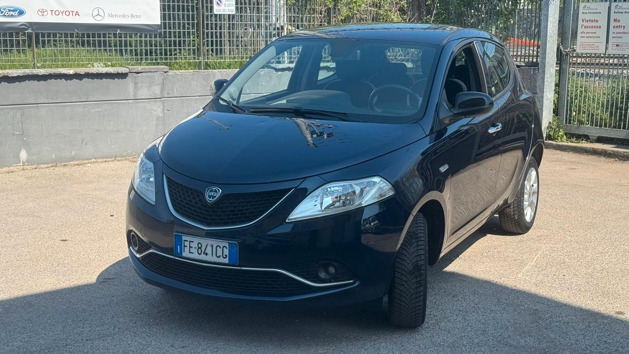 Lancia Ypsilon 0.9 TwinAir 85 CV 5 porte Metano Ecochic Platinum