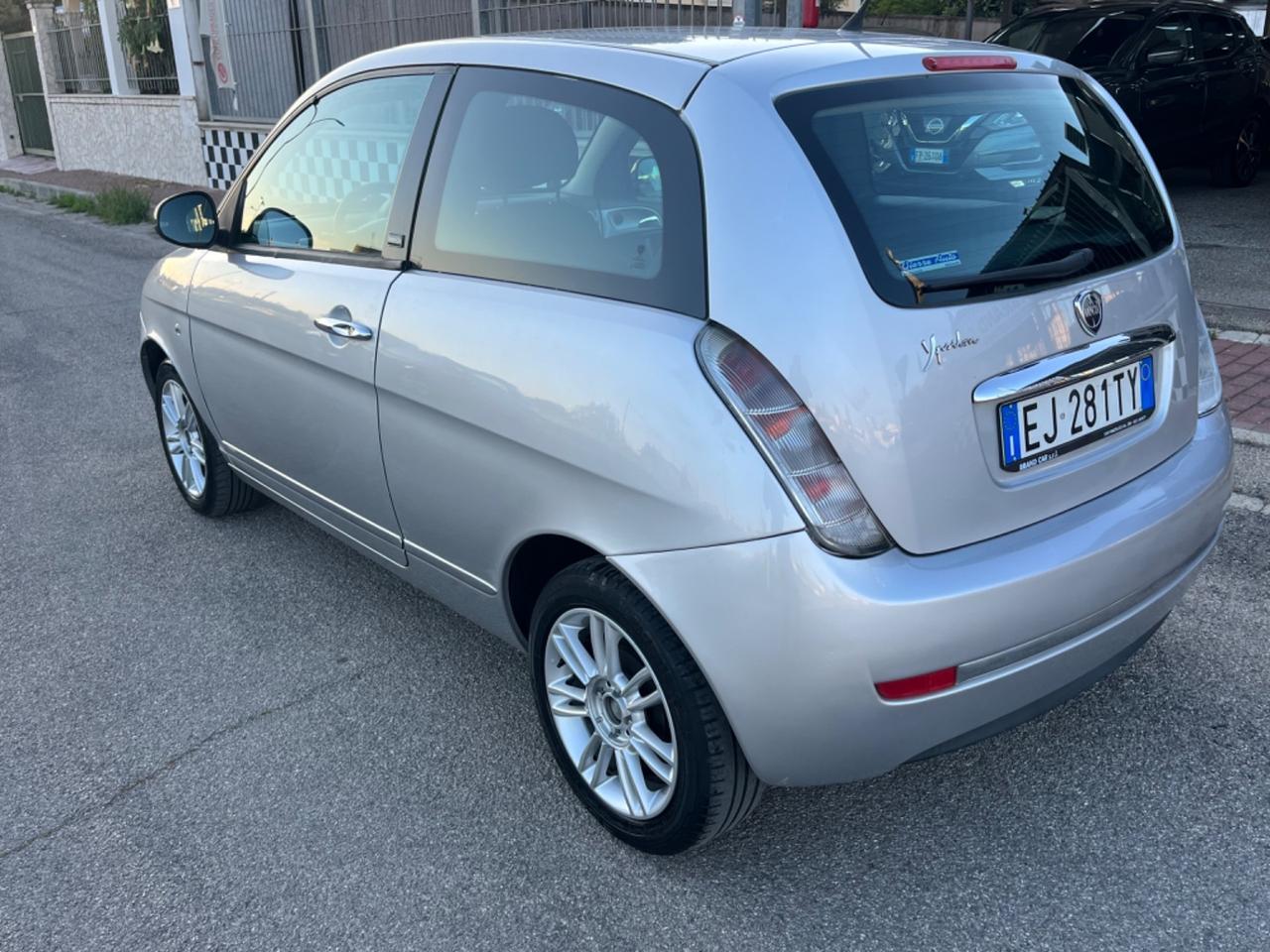 Lancia Ypsilon 1.2 69 CV Unyca - 2011