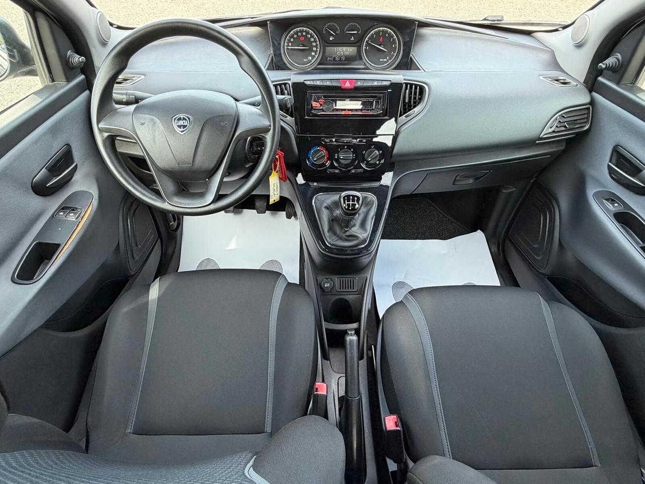 Lancia Ypsilon 1.2 69 CV 5 porte Silver