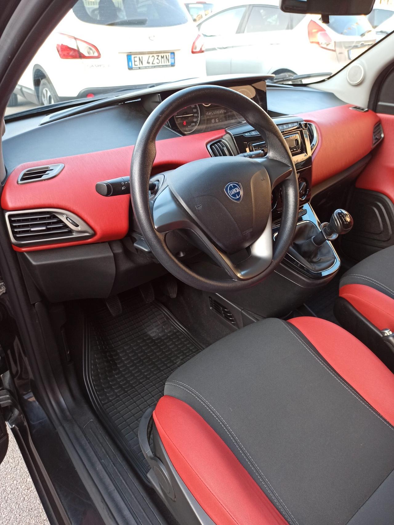 Lancia Ypsilon 1.2 69 CV 5 porte S&S Silver
