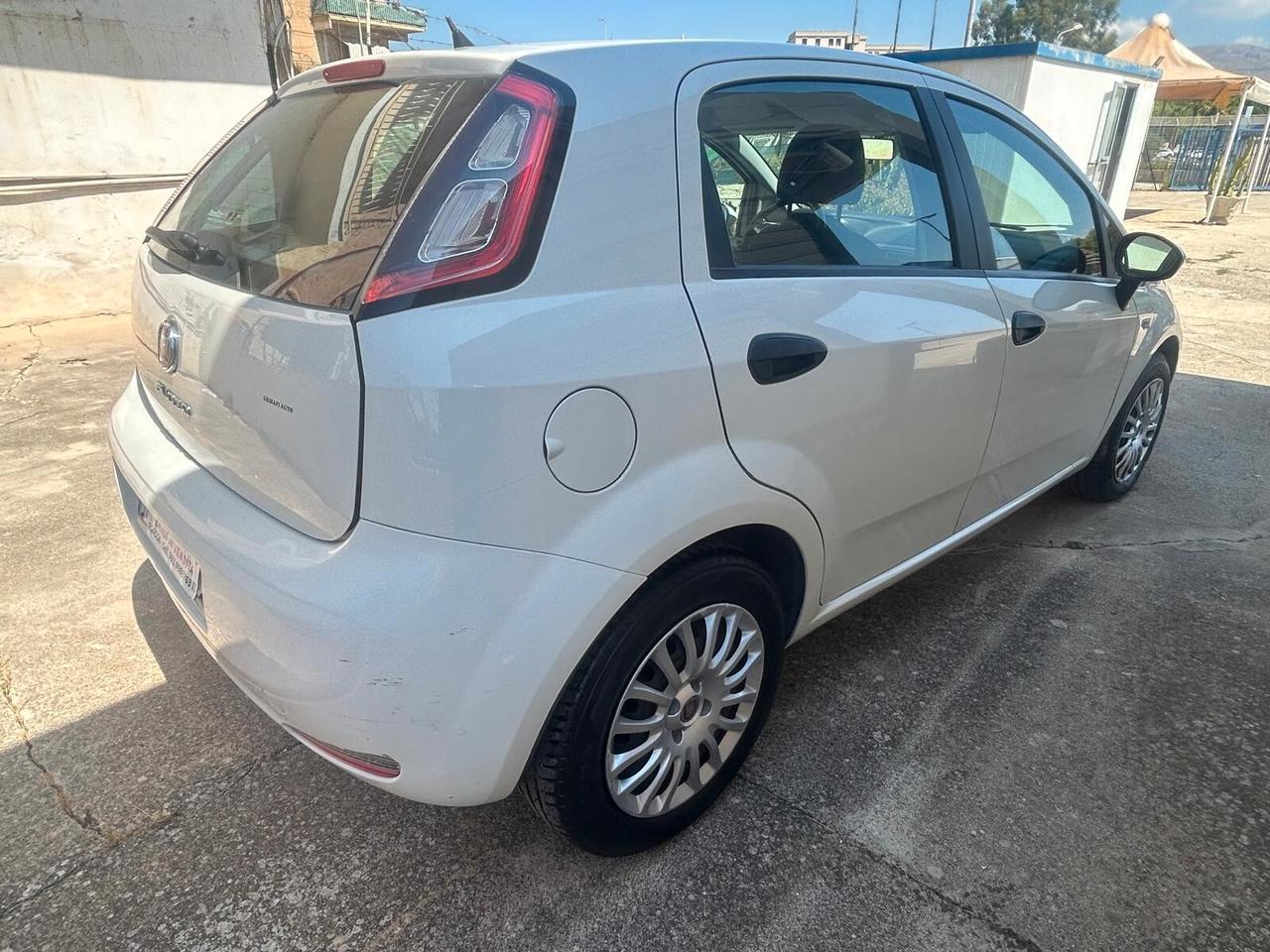 Fiat Punto 1.3 MJT 75 CV ok neopatentati