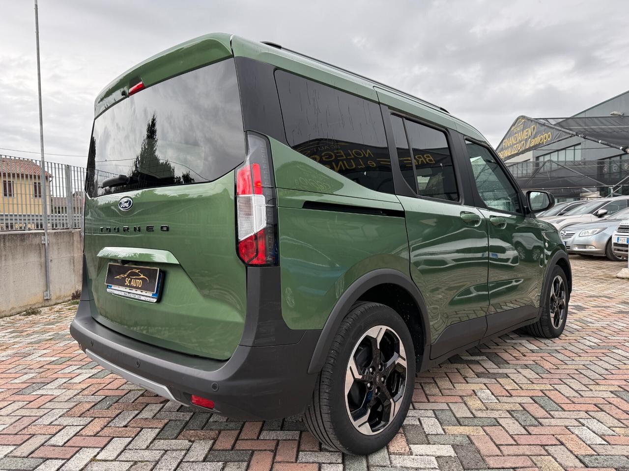 Ford Tourneo Courier 1.0 EcoBoost Active tua a rate