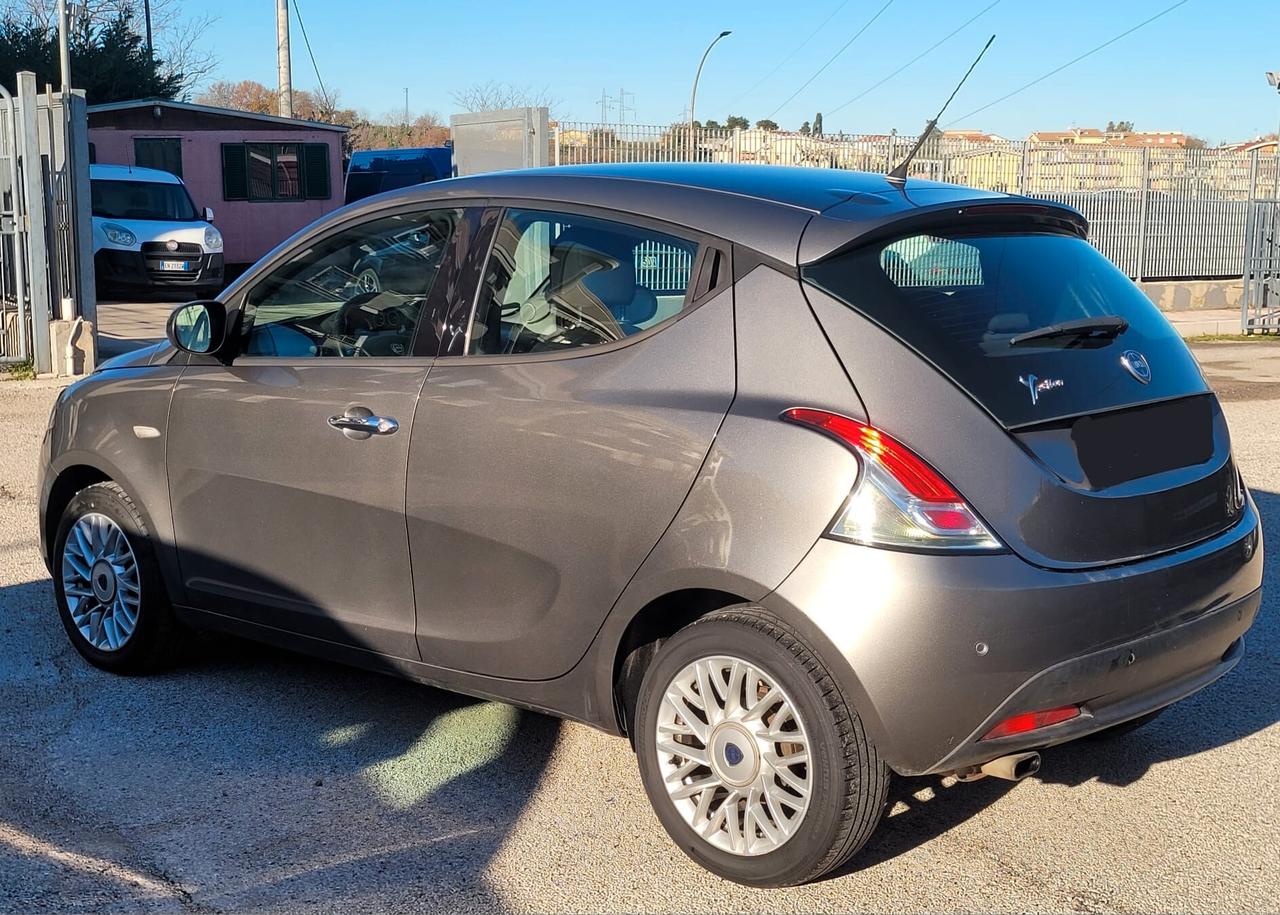 Lancia Ypsilon 1.2 69 CV 5 porte Gold