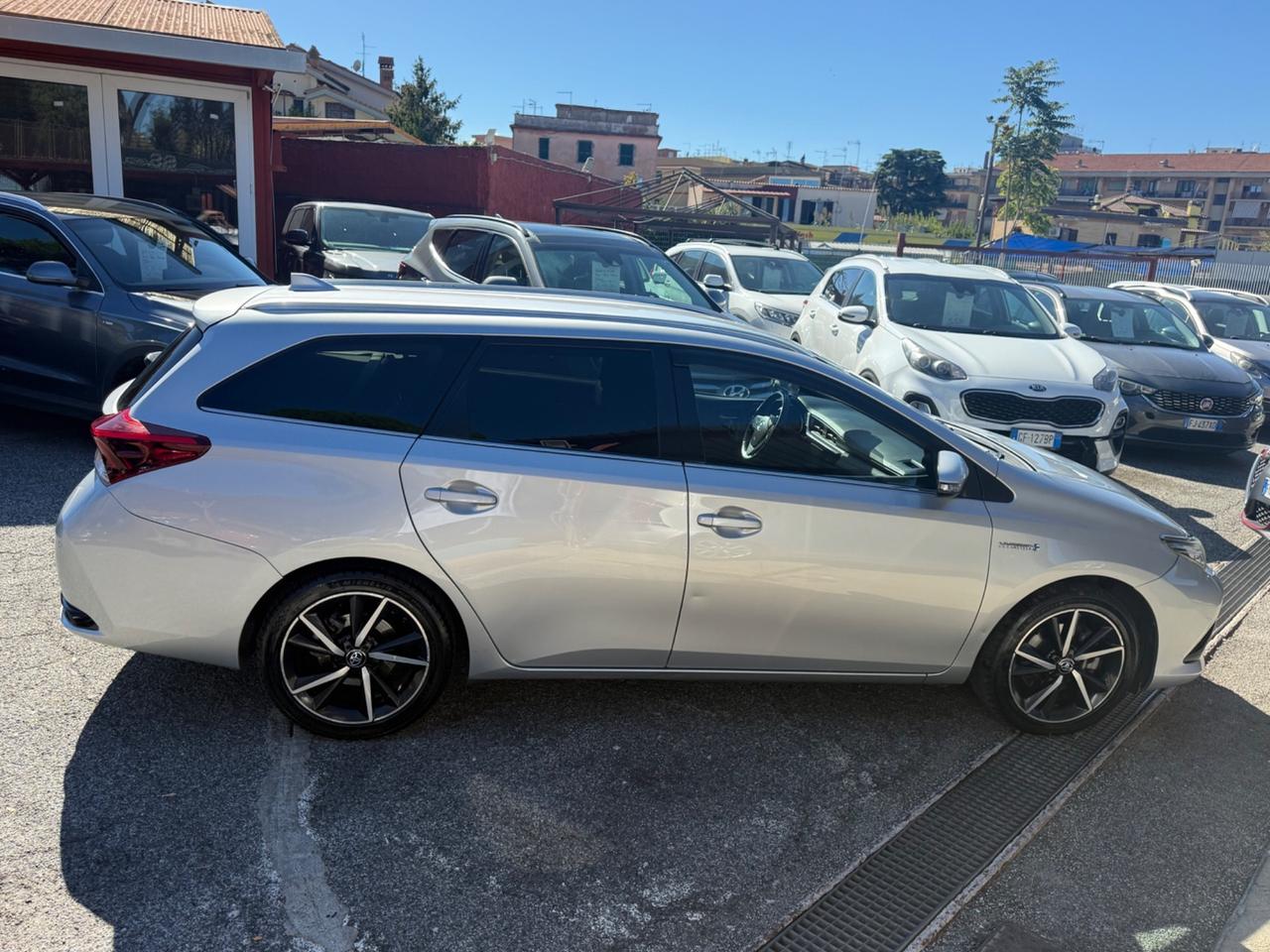 Auris Touring Sports 1.8 Hybrid Lounge-70 mila km -unipro