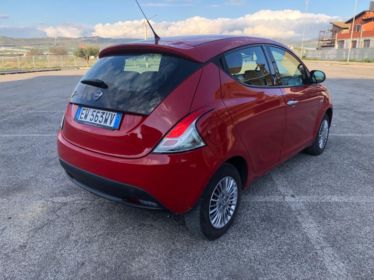 Lancia Ypsilon 1.2 69 CV 5 porte S&S Silver