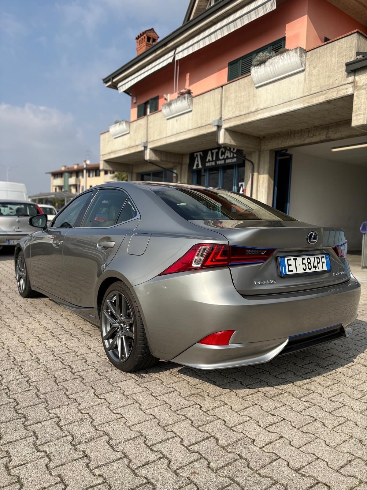Lexus IS Hybrid FSport