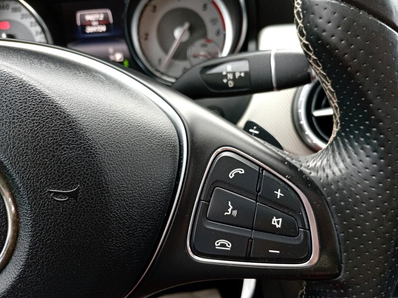 Mercedes-benz CLA 200 d S.W. Automatic SPORT RETROCAMERA