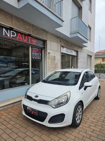 Kia Rio 1.4 CRDi NEOPATENTATI