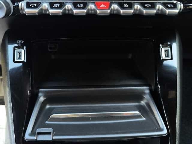 Peugeot 2008 PureTech 130 S&S EAT8 Allure