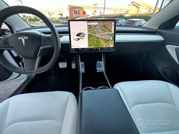 TESLA Model 3 - 2020