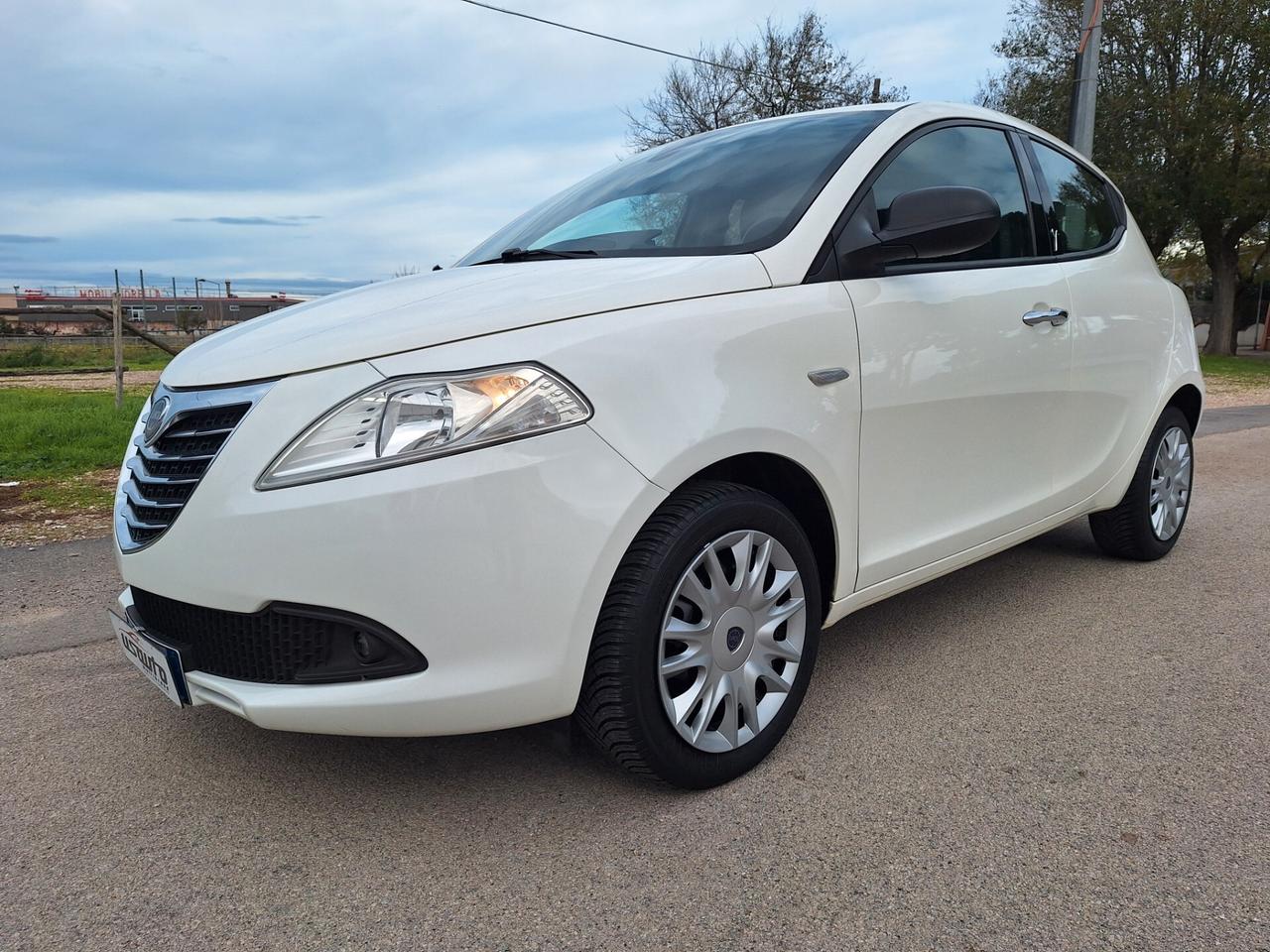 Lancia Ypsilon 1.2 69 CV 5 porte Silver PERFETTA