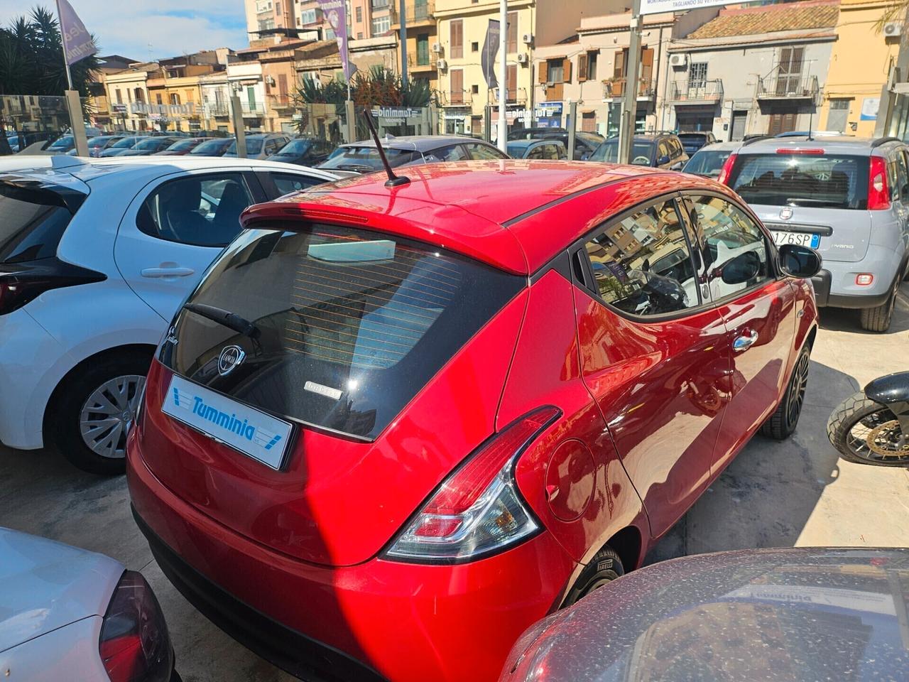 Lancia Ypsilon 1.0 FireFly Hybrid Ecochic Silver 11/2021