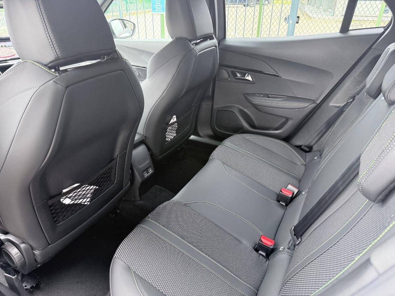 Peugeot 2008 2008 1.2 hybrid GT 145cv e-dcs6