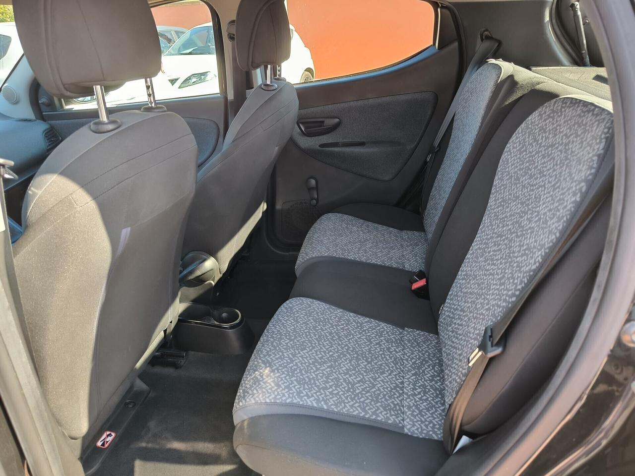 Lancia Ypsilon 1.0 FireFly 5 porte S&S Hybrid Ecochic Silver