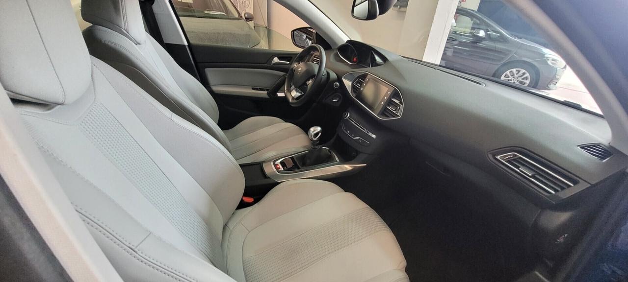 Peugeot 308 PureTech Turbo 130 Allure solo 39.000 km
