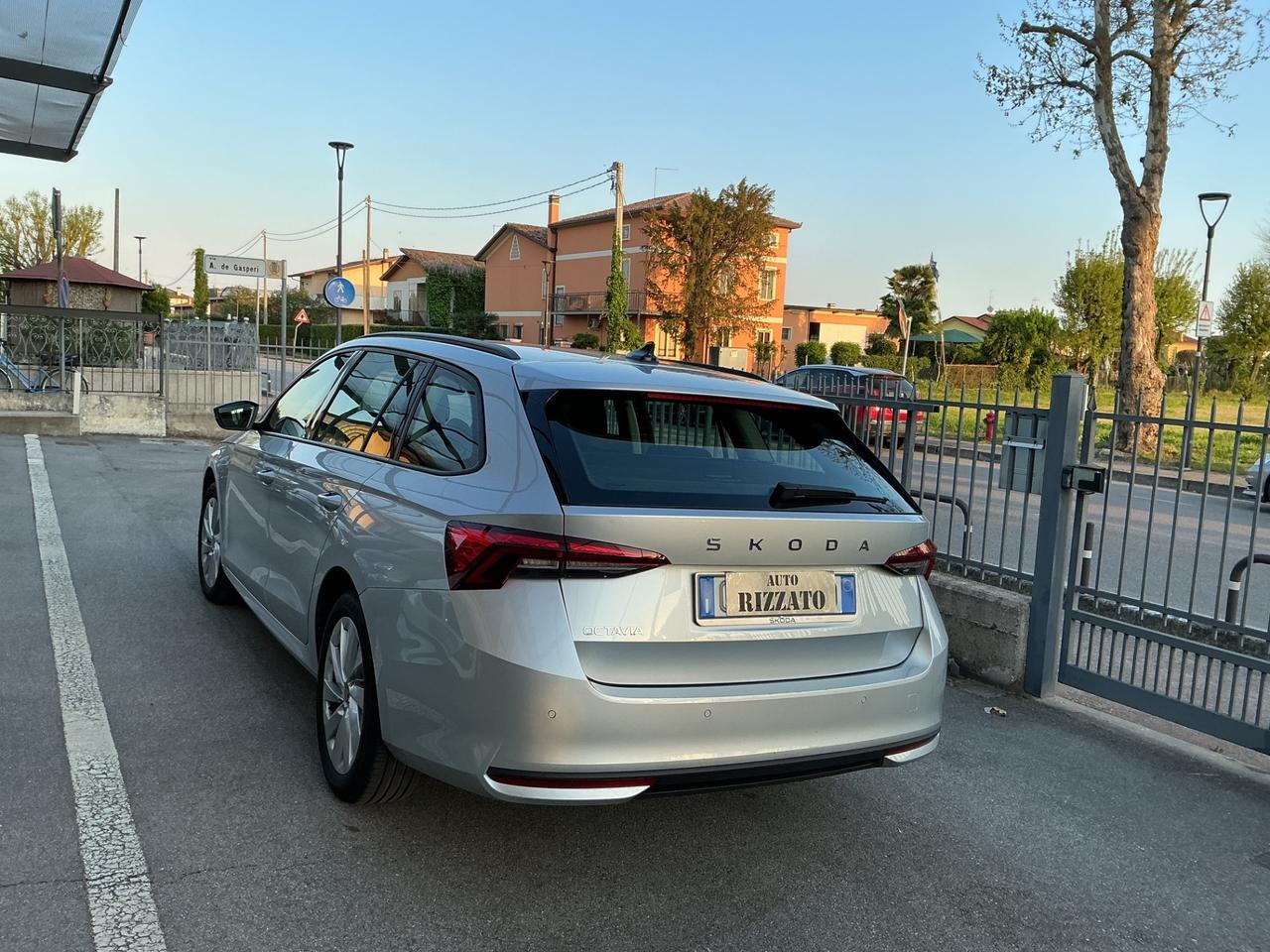 Skoda Octavia 2.0 TDI 150 CV DSG Wagon Selection -KM 22.000