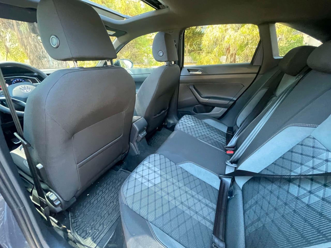 Volkswagen Taigo 1.0 tsi R-Line Plus 115cv TETTINO NEOPATENTATI