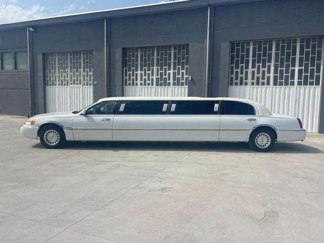 Lincoln Town Car Limousine 9 posti patente b