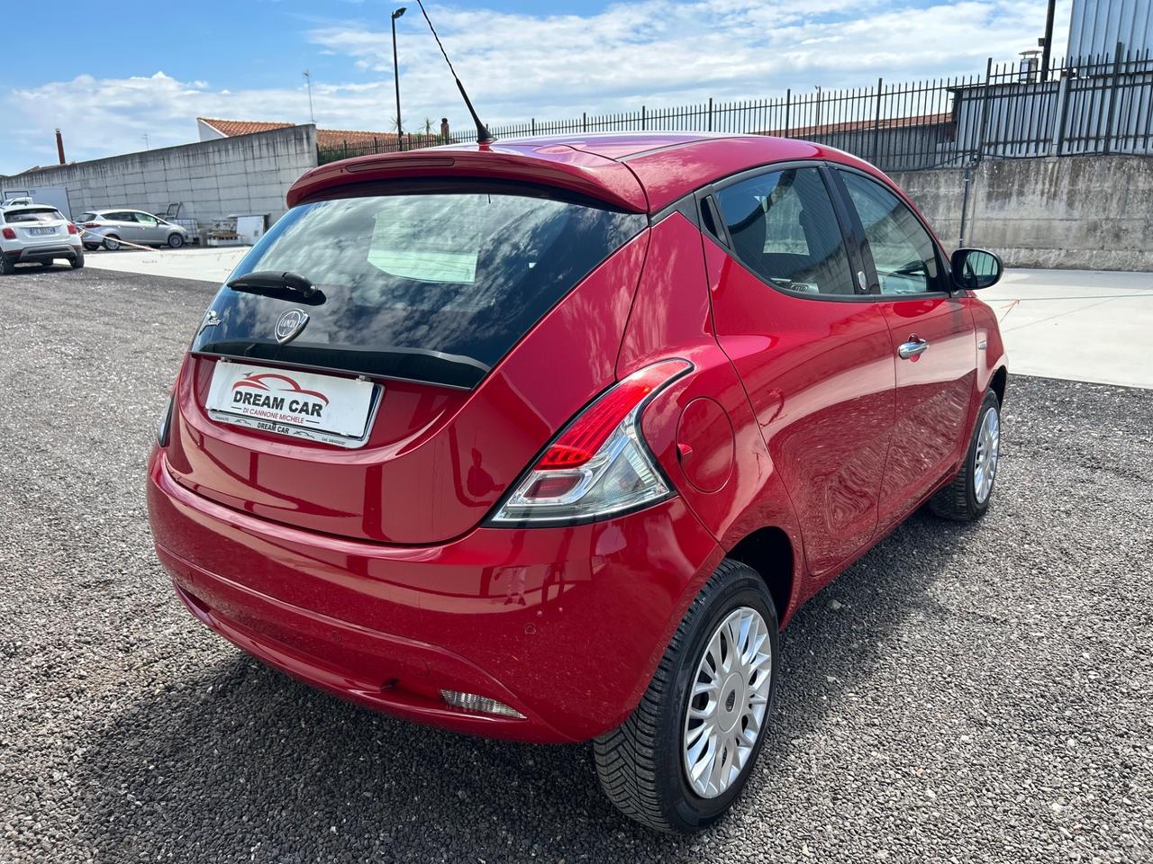 Lancia Ypsilon 0.9 TwinAir 85 CV 5 porte Metano Ecochic Platinum