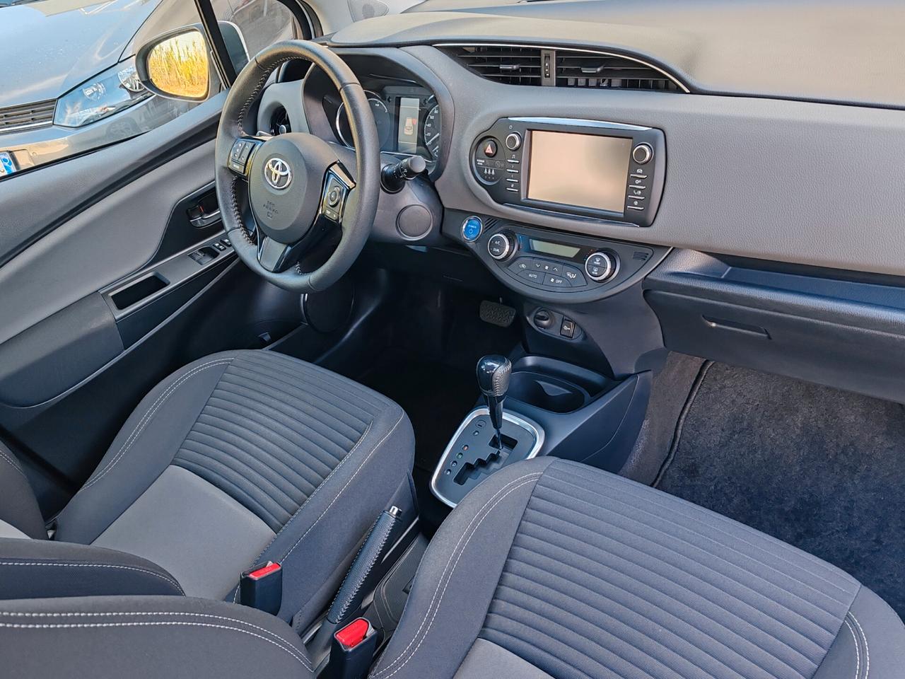 Toyota Yaris 1.5 Hybrid Business