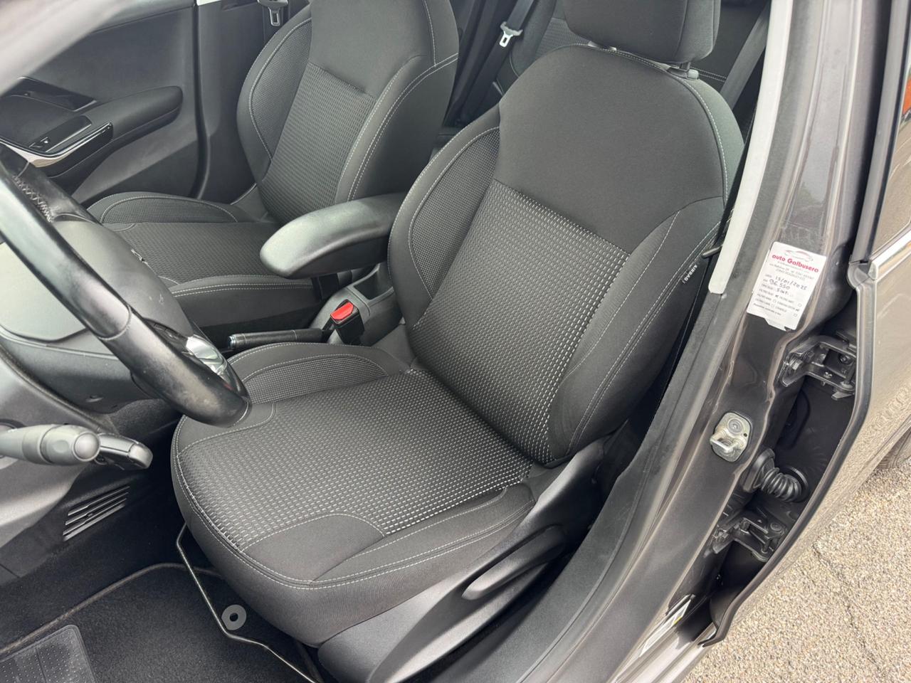 Peugeot 208 tagliandata cinghia nuova Neopatentati