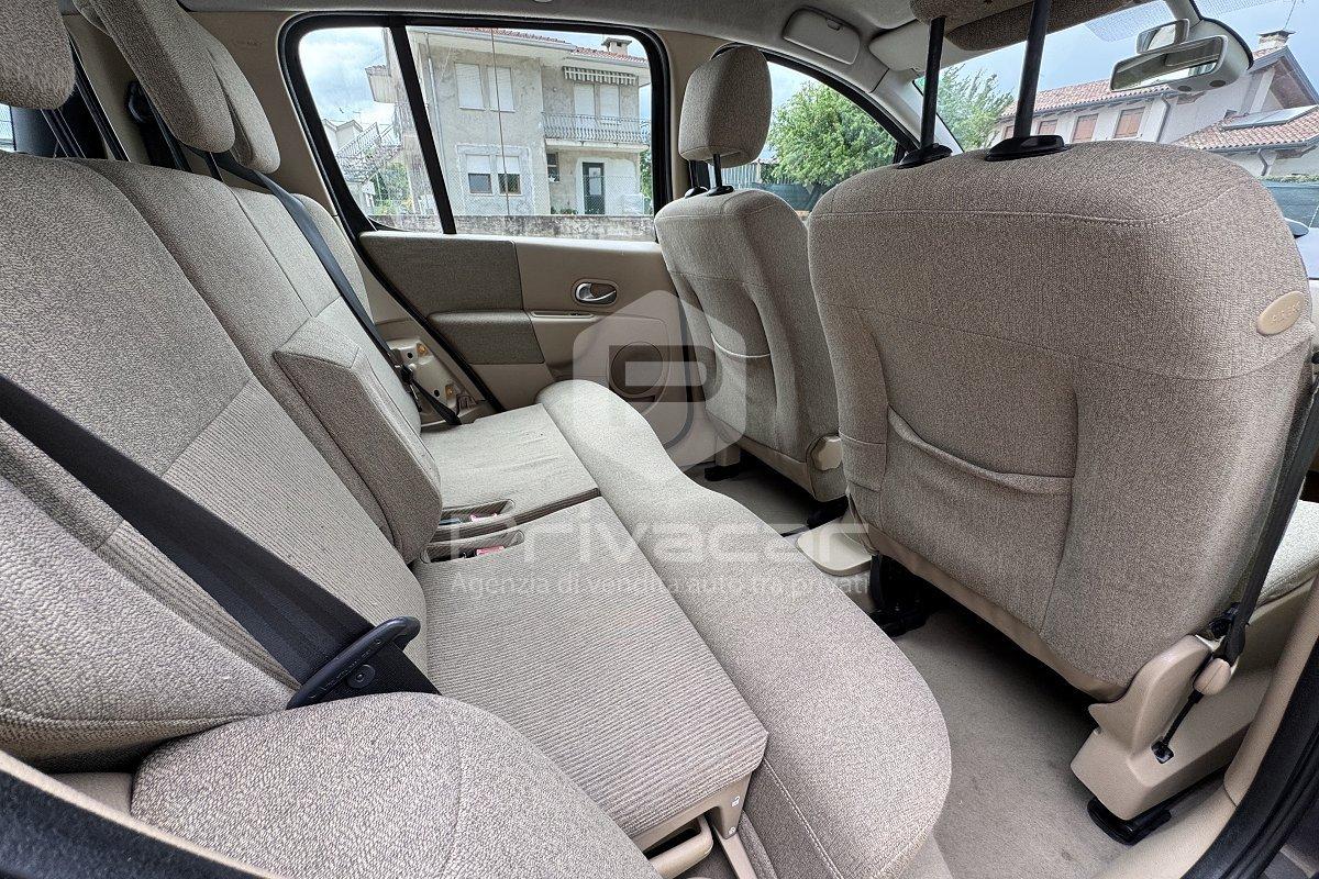 RENAULT Modus 1.2 16V Confort Privilège
