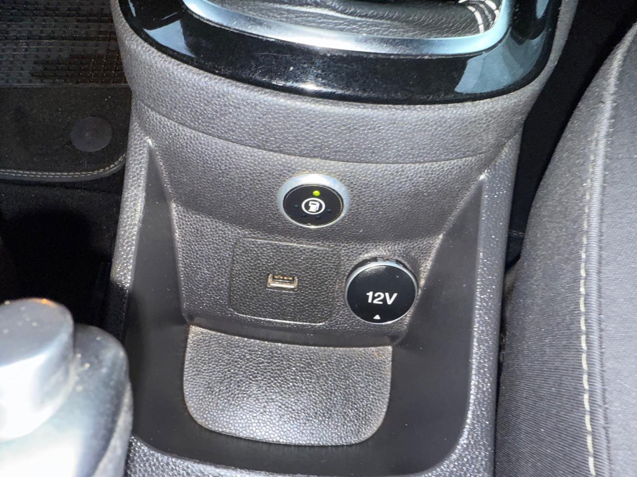 Ford Fiesta 1.4 5p. Bz.- GPL Titanium Perfetta