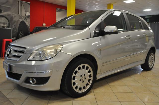 MERCEDES-BENZ B 180 NGT BlueEFFICIENCY *AUTOMATICA/NAVI*