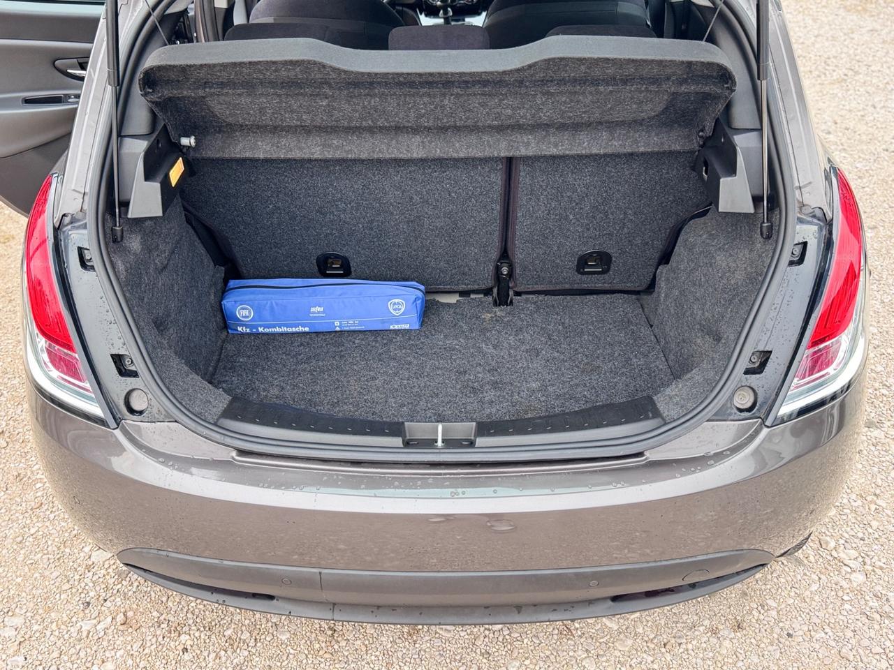 Lancia Ypsilon 1.2 Benzina 69cv Platinum - 2012