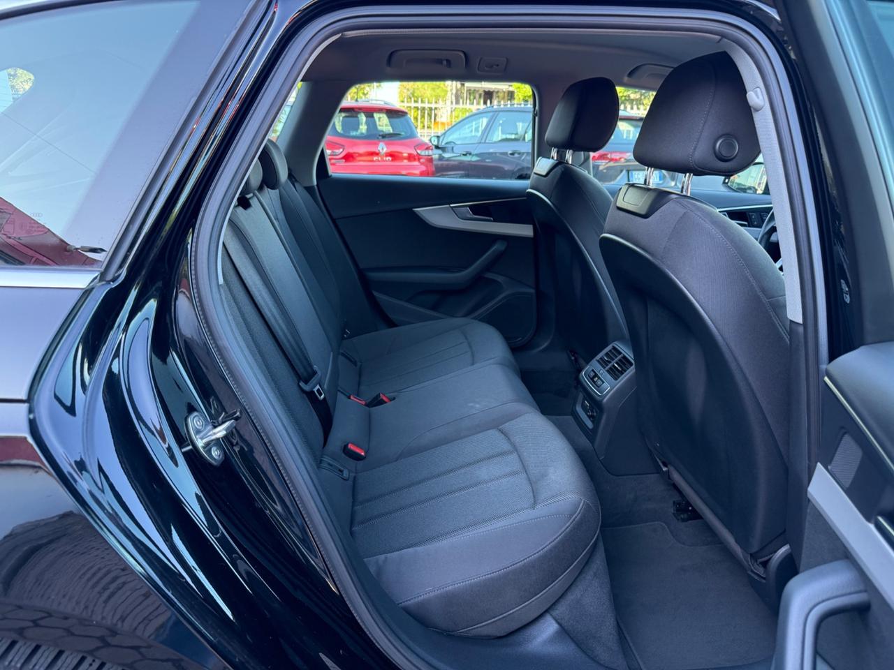 Audi A4 Avant 40 TDI quattro S tronic Business Advanced