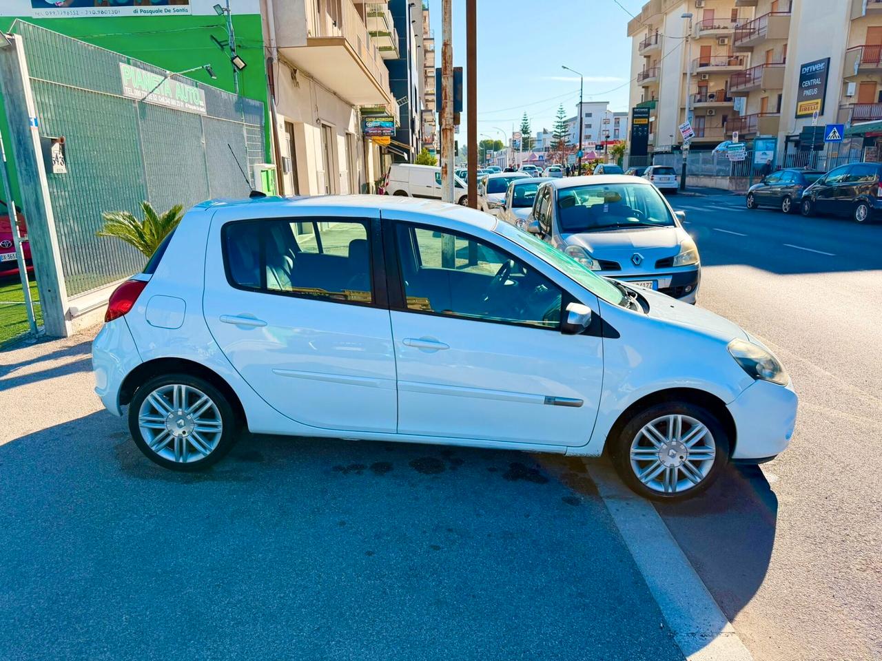 Renault Clio 1.2 16V 5 porte Live! - Anno 2011 - NEOPATENTATO