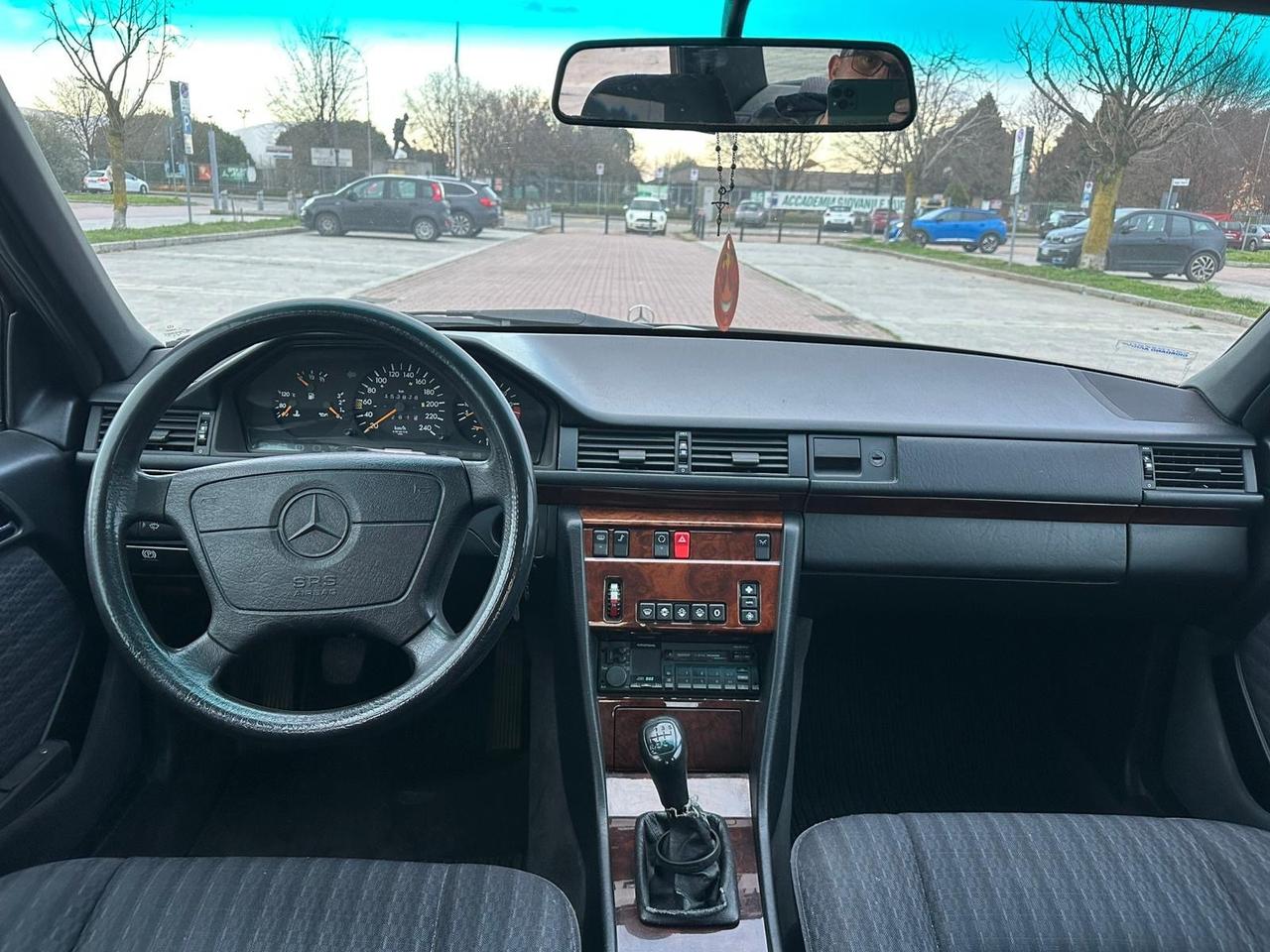 Mercedes-benz E 200 E200