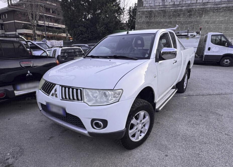 Mitsubishi L200 2.5 DI-D/178CV DC EXTRA CAB 4 POSTI