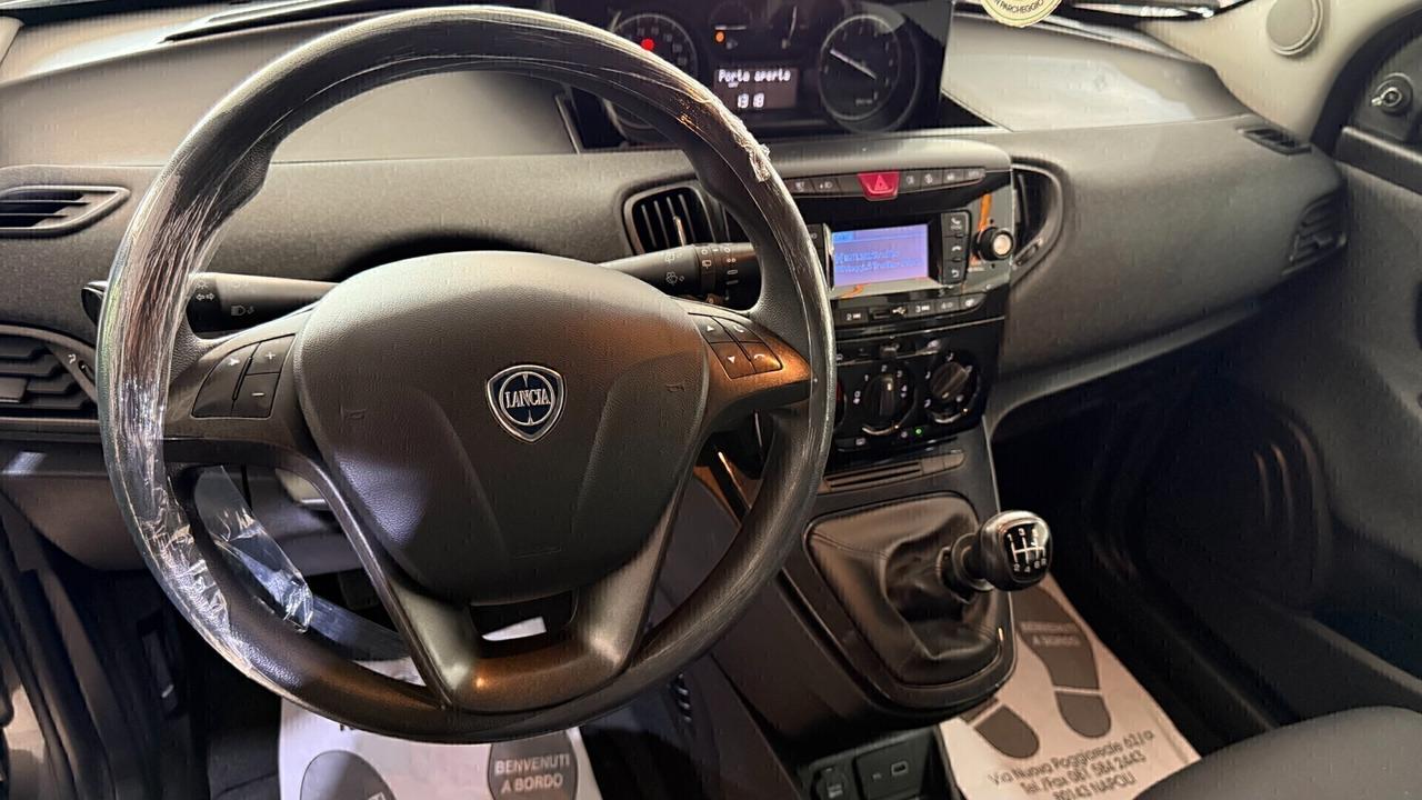 Lancia Ypsilon 1.0 FireFly 5 porte S&S Hybrid Silver