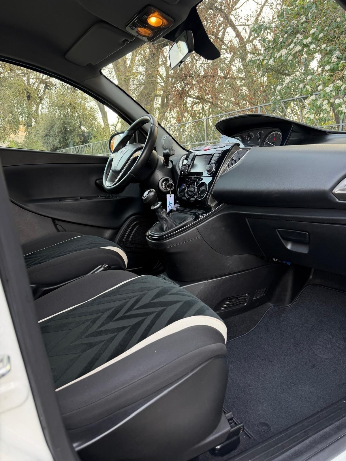 Lancia Ypsilon 1.2 69 CV 5 porte Gold