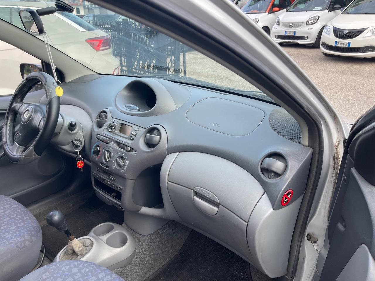 Toyota Yaris 1.3i 16V cat 5 porte Luna '03