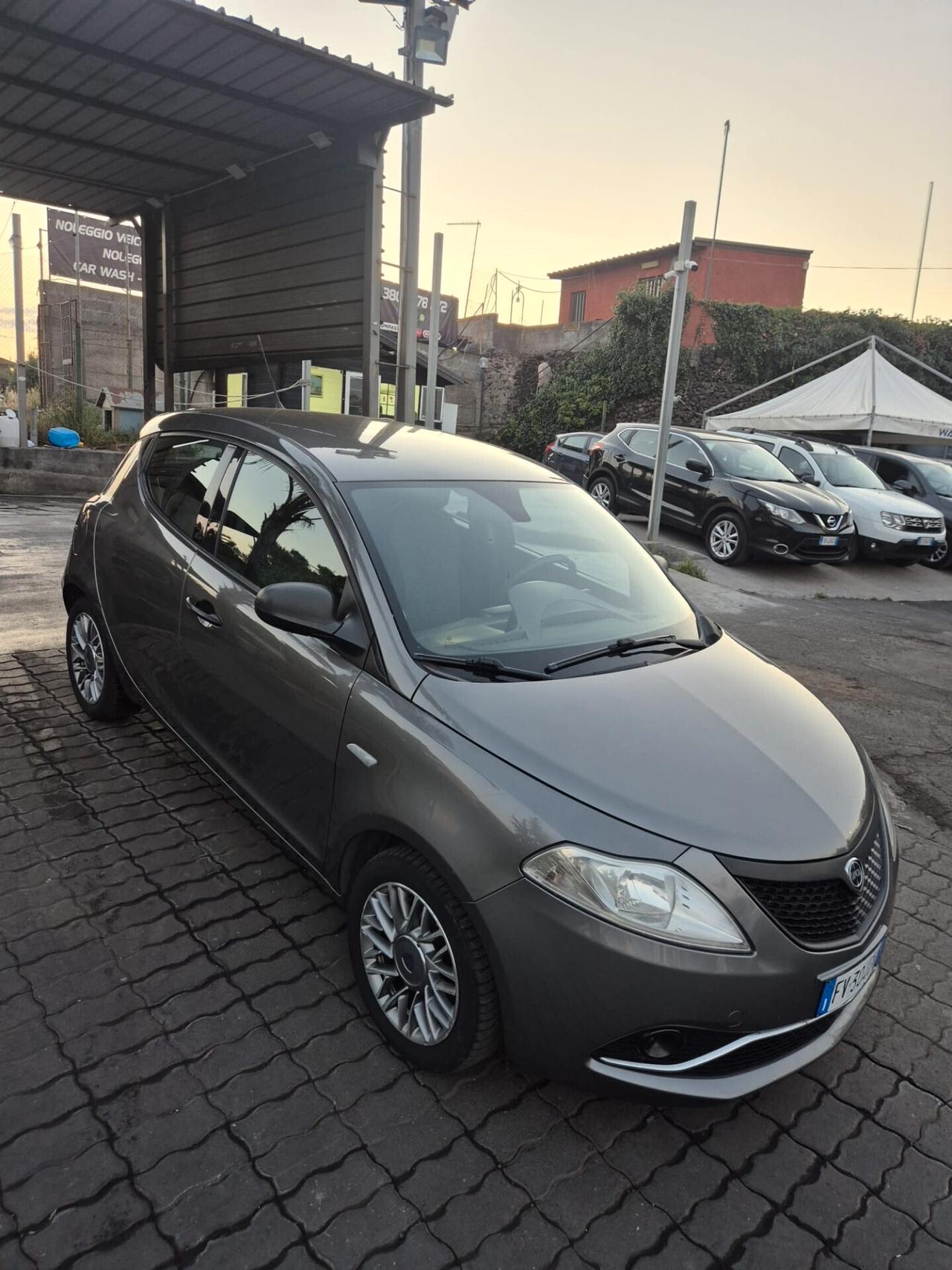 Lancia Ypsilon 1.2 69 CV 5 porte S&S Platinum